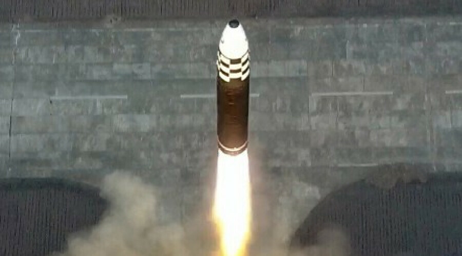 Kuzey Kore yeni geliştirdiği kıtalararası balistik füzeyi fırlattı