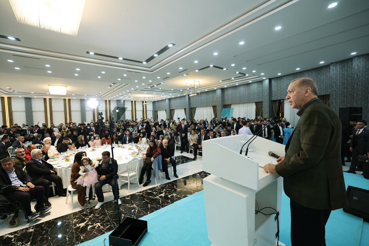 Erdoğan'dan muhalefete 'deprem siyaseti' tepkisi: Geldiler, konuştular, poz verdiler Erdoğan'dan muhalefete 'deprem siyaseti' tepkisi: Geldiler, konuştular, poz verdiler