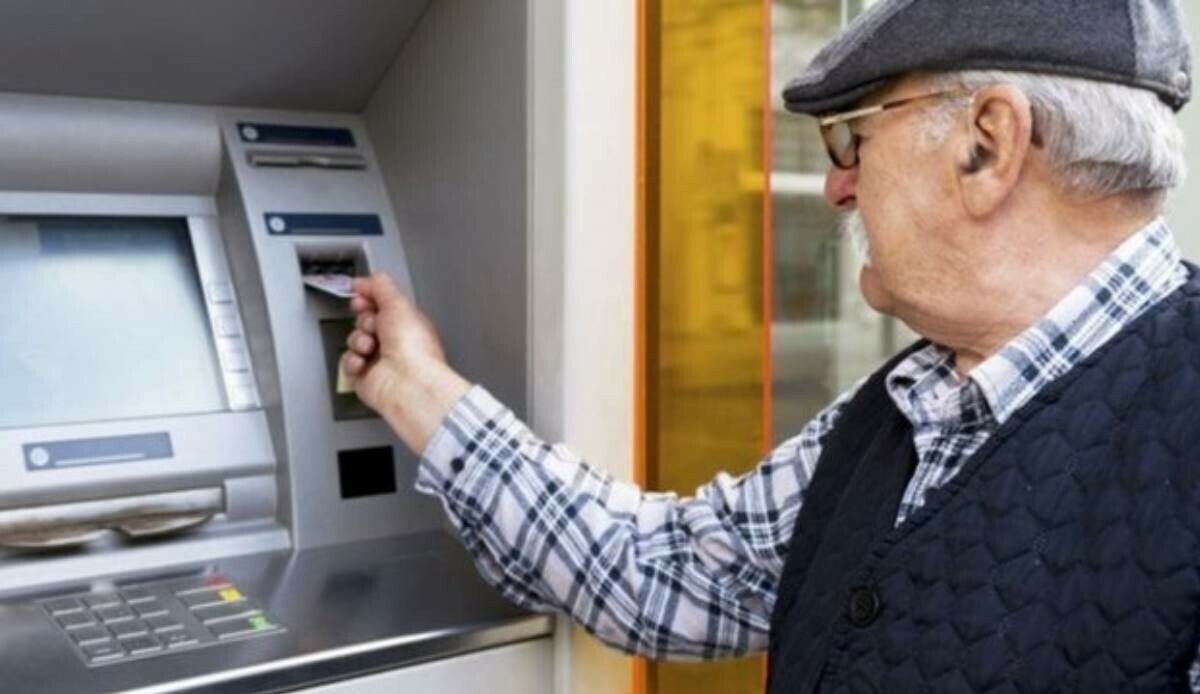 1.6 milyon EYT'linin ilk maaş heyecanı: Emekli maaş ve bayram ikramiyesi ödemesi başlıyor 1.6 milyon EYT'linin ilk maaş heyecanı: Emekli maaş ve bayram ikramiyesi ödemesi başlıyor