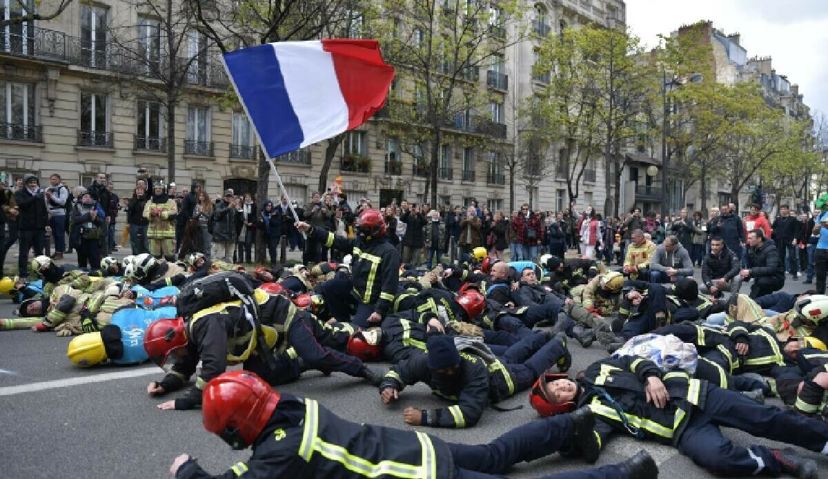 Fransa’da tarihi gün! “Emeklilik reformu”nun geleceği bugün belli olacak