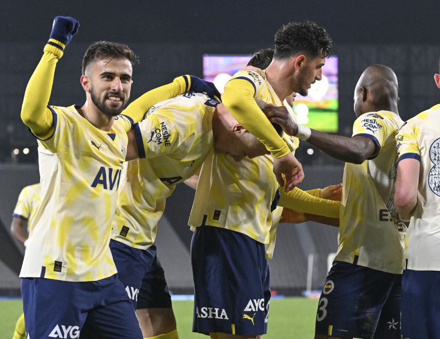 Fenerbahçe, Ankaragücü'nü konuk ediyor! Jesus ilk 11'de zorunlu değişikliğe gidecek Fenerbahçe, Ankaragücü'nü konuk ediyor! Jesus ilk 11'de zorunlu değişikliğe gidecek