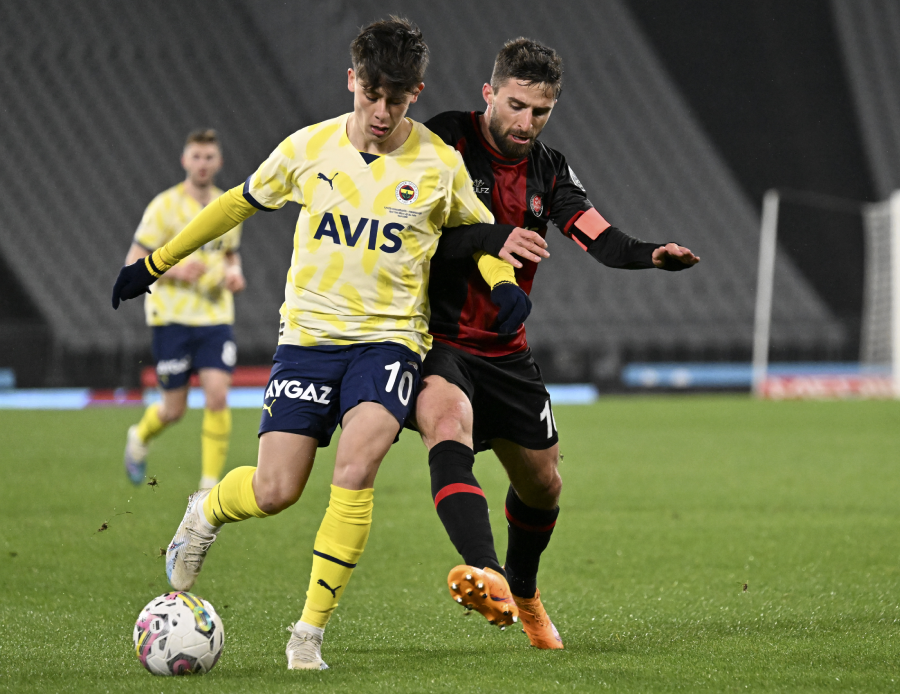 Fenerbahçe, Ankaragücü'nü konuk ediyor! Jesus ilk 11'de zorunlu değişikliğe gidecek Fenerbahçe, Ankaragücü'nü konuk ediyor! Jesus ilk 11'de zorunlu değişikliğe gidecek