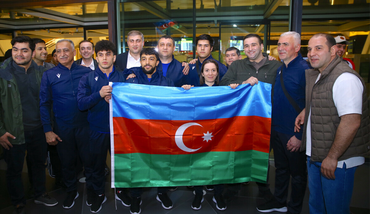 Azerbaycanlı halterciler Bakü'ye döndü, Ermeni yetkililerden hala özür gelmedi! Azerbaycanlı halterciler Bakü'ye döndü, Ermeni yetkililerden hala özür gelmedi!