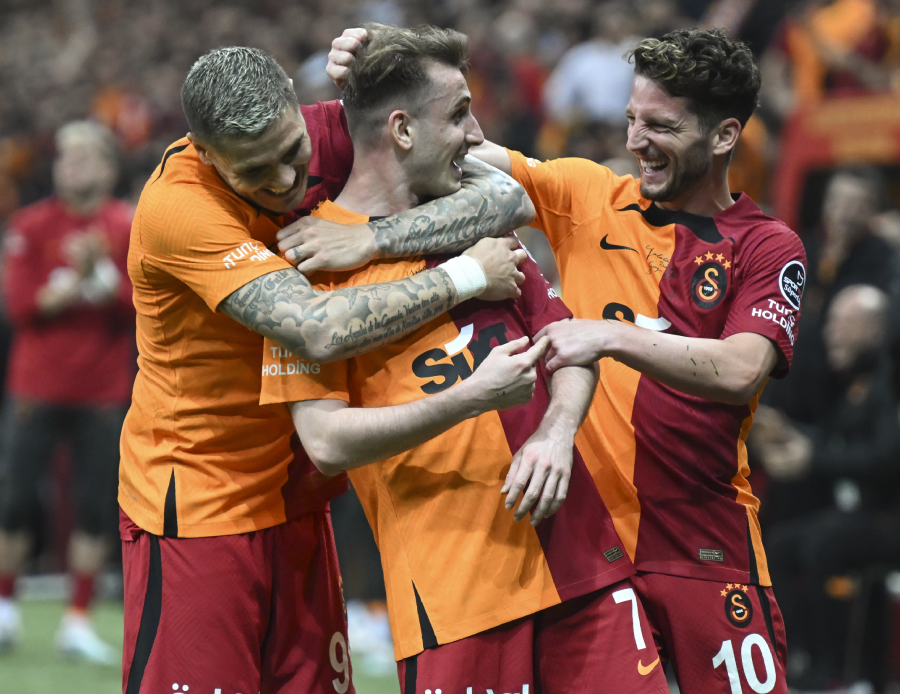 Avrupa devi Kerem Aktürkoğlu için İstanbul'da! Huntelaar, Galatasaray - Kayserispor maçını izleyip rapor tuttu