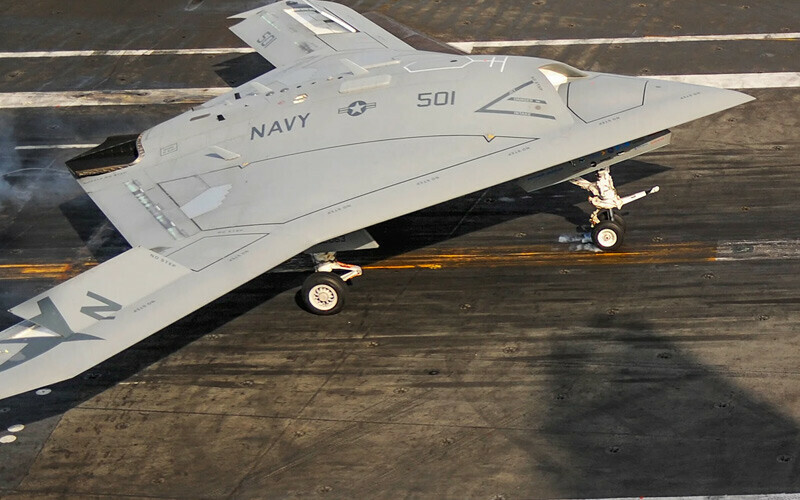<h3><strong>X-47B</strong></h3><p>> Şirket: Northrop Grumman</p><p>> En çok kullanan: ABD Deniz Kuvvetleri</p><p>> İlk uçuş: 2011</p><p>> Menzil: Mach 0,45+'da (yüksek ses altı) 2.400 mil</p><p>> Taşıma kapasitesi: 4.500 lb</p>