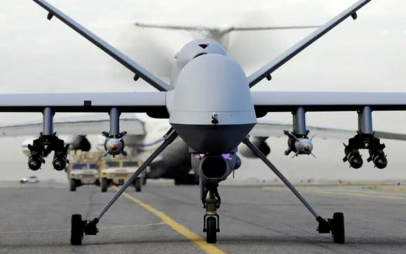 <p>Bu araçlar en azından araçta pilot olmadan hedefleri havadan bombalama seçeneği sunuyor. Türkiye’nin de aralarında bulunduğu 100'den fazla ülke, filolarını sürekli güncelleyerek insansız hava araçlarının sayısını artırıyor. Çünkü bugünün savaşları artık insansız hava araçlarıyla yapılmaya başlandı bile... </p>