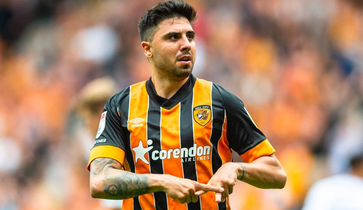 Ozan Tufan'dan transfer açıklaması! Milli oyuncu yeni durağını kendisi duyurdu Ozan Tufan'dan transfer açıklaması! Milli oyuncu yeni durağını kendisi duyurdu