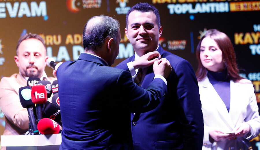 Akşener'in eski danışmanı isim vererek ifşaladı: İYİ Parti'de bütün kapıları FETÖ'cüler tuttu Akşener'in eski danışmanı isim vererek ifşaladı: İYİ Parti'de bütün kapıları FETÖ'cüler tuttu