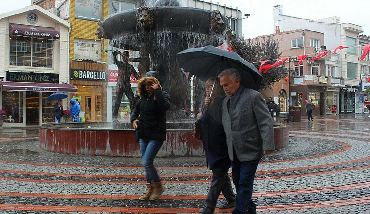 Dikkat, yarın başlıyor! Meteoroloji'den 3 ile kuvvetli sağanak uyarısı Dikkat, yarın başlıyor! Meteoroloji'den 3 ile kuvvetli sağanak uyarısı