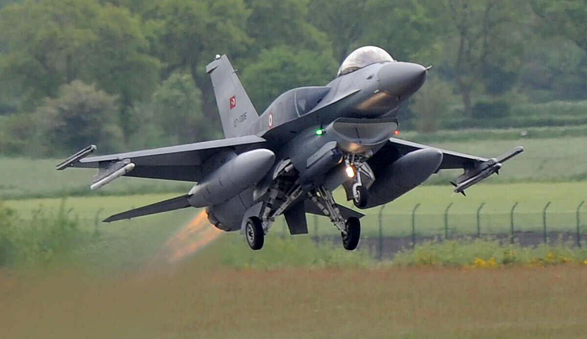 ABD&#039;nin F-16 adımı Yunan medyasına &quot;bomba&quot; gibi düştü