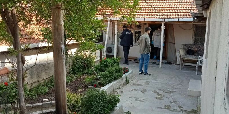 Baba oğul arasındaki kavgada kan aktı! İşe kalkmadığı için öz oğlunu öldürdü