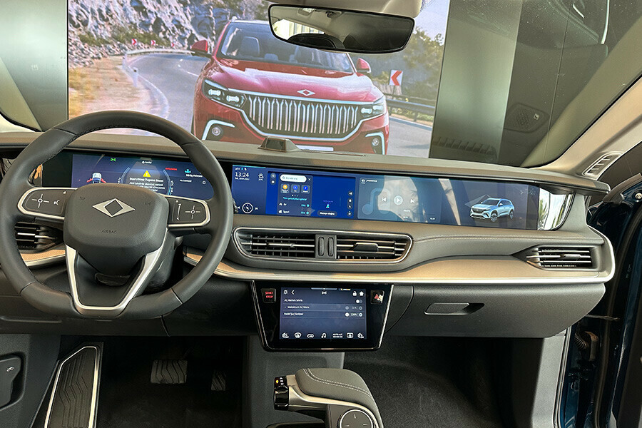 Togg CEO'sundan muhalefete nükteli cevap: Yerli otomobil 'İtalya’nın epey doğusunda' ilk mağazasını açtı