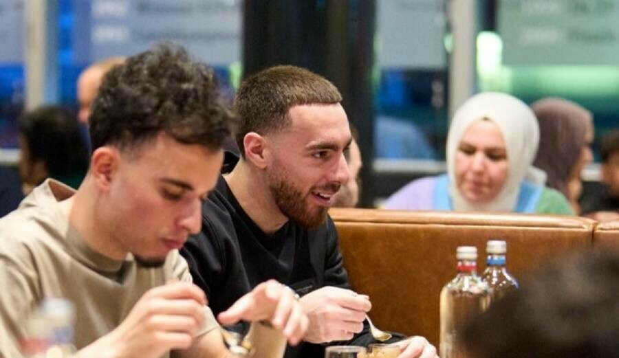 Milli futbolcu Orkun Kökçü Feyenoord tesislerinde iftar organizasyonu düzenledi Milli futbolcu Orkun Kökçü Feyenoord tesislerinde iftar organizasyonu düzenledi