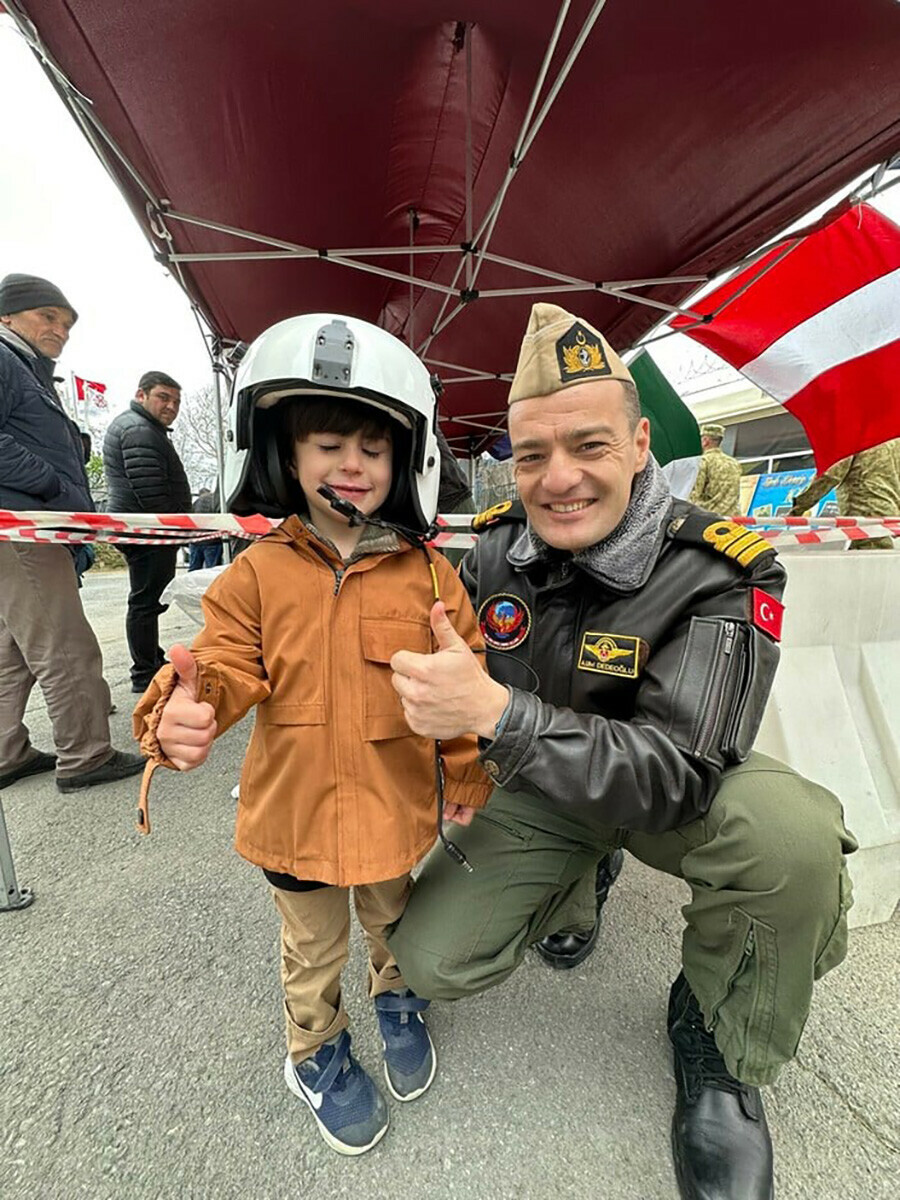 TCG Anadolu'yu ziyaret eden küçük çocuktan duygulandıran sözler