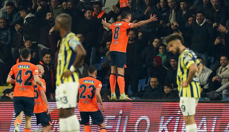 ÖZET Başakşehir - Fenerbahçe (1-2) Jorge Jesus bitti demeden bitmez!