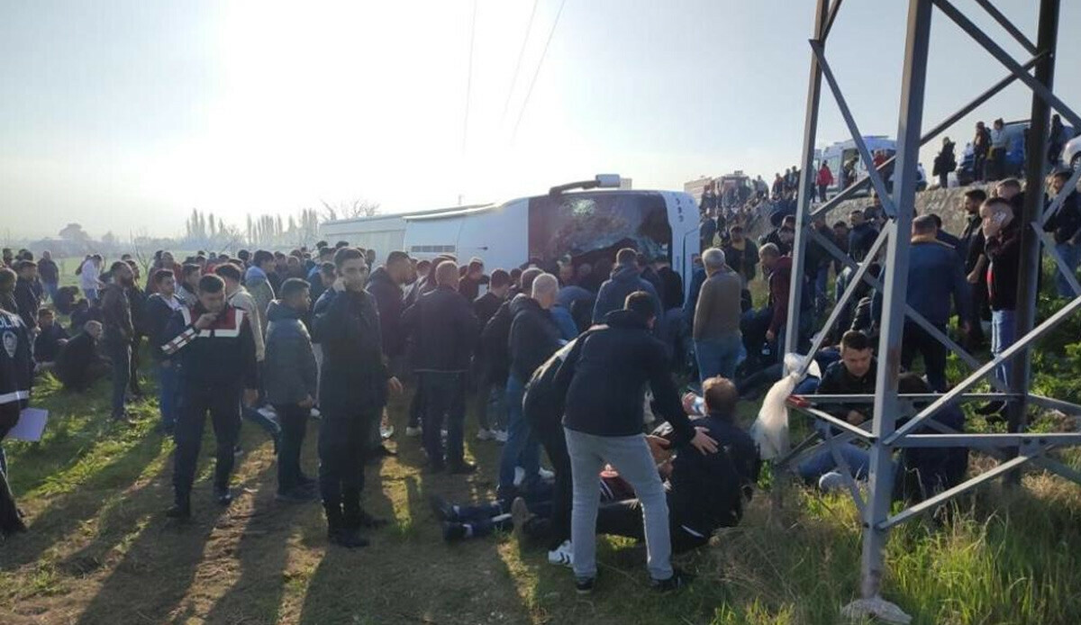 Eskişehir'de korkunç kaza! İşçi otobüsü şarampole uçtu: 3 ölü, 31 yaralı Eskişehir'de korkunç kaza! İşçi otobüsü şarampole uçtu: 3 ölü, 31 yaralı