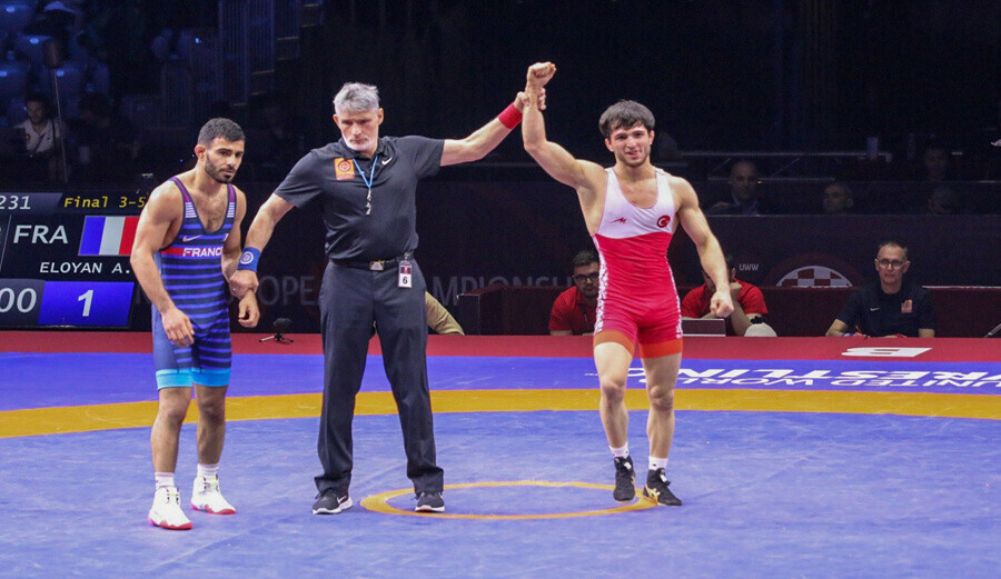 Son Dakika! Milli güreşçi Feyzullah Aktürk Avrupa şampiyonu oldu