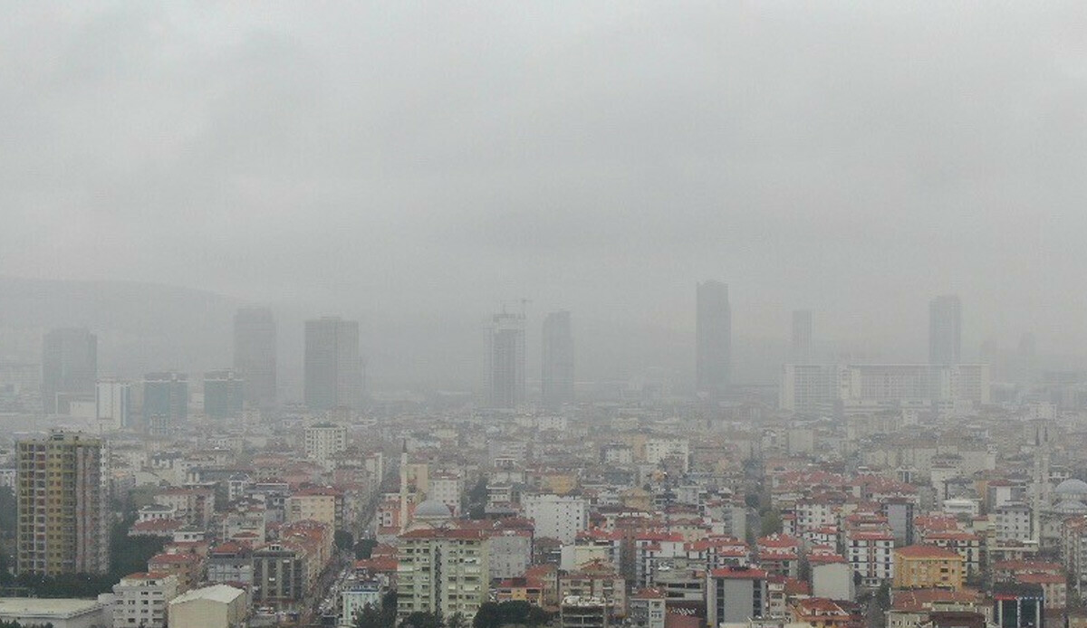 İstanbul'da göz gözü görmüyor: Sis megakenti etkisi altına aldı İstanbul'da göz gözü görmüyor: Sis megakenti etkisi altına aldı