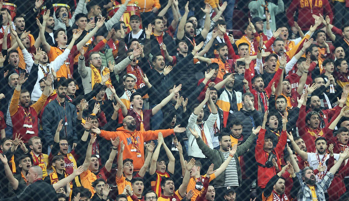 Galatasaray kombine yenilemede rekor kırdı! İlk gün tam yüzde 40'lık artış Galatasaray kombine yenilemede rekor kırdı! İlk gün tam yüzde 40'lık artış