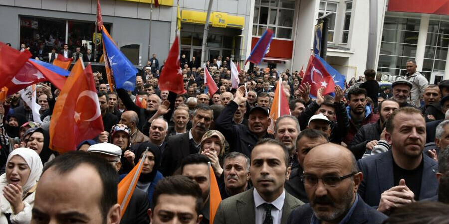 Binali Yıldırım: "Oyun çok açık, bölücü terör örgütünü meşrulaştırmaktır" Binali Yıldırım: "Oyun çok açık, bölücü terör örgütünü meşrulaştırmaktır"
