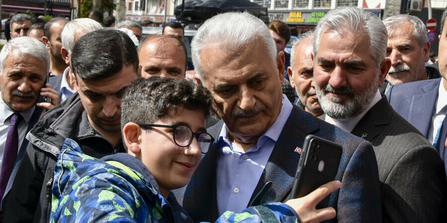 Binali Yıldırım: "Oyun çok açık, bölücü terör örgütünü meşrulaştırmaktır" Binali Yıldırım: "Oyun çok açık, bölücü terör örgütünü meşrulaştırmaktır"