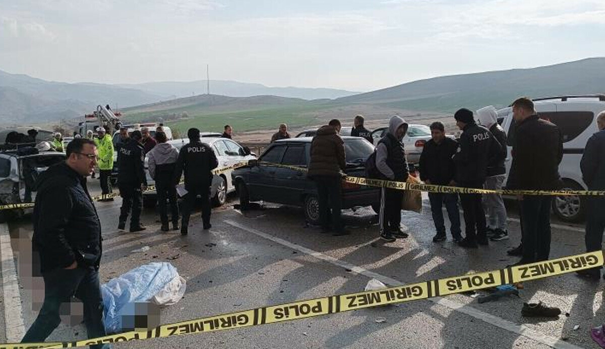 Ankara'da zincirleme kaza! 10 araç kazaya karıştı: Ölü ve yaralılar var