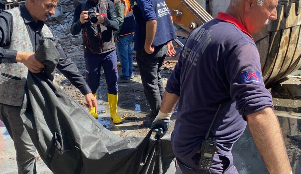 Mersin'deki yangın faciasından acı haber! 1'i itfaiye eri 4 kişi hayatını kaybetti