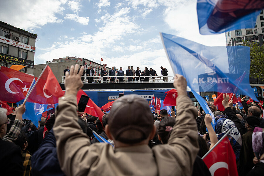 Bakan Soylu konuşma yaptığı sırada müzik çalan Yeşil Sol Partililere tepki gösterdi: Sorsanız özgürlük yok Bakan Soylu konuşma yaptığı sırada müzik çalan Yeşil Sol Partililere tepki gösterdi: Sorsanız özgürlük yok