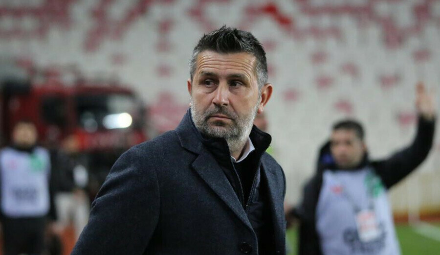 Trabzonspor Teknik Direktörü Nenad Bjelica attığı imza kurumadan maça çıktı Trabzonspor Teknik Direktörü Nenad Bjelica attığı imza kurumadan maça çıktı