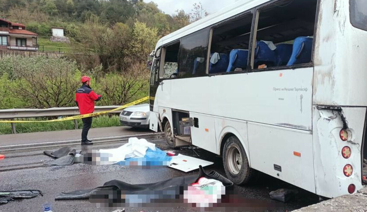 Arefe günü yollar can pazarına döndü! Bir kaza haberi de Sakarya'dan: 2 ölü, 8 yaralı