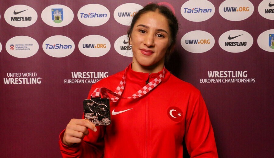 Milli güreşçi Buse Tosun Çavuşoğlu Avrupa Şampiyonası'nda gümüş madalya kazandı Milli güreşçi Buse Tosun Çavuşoğlu Avrupa Şampiyonası'nda gümüş madalya kazandı