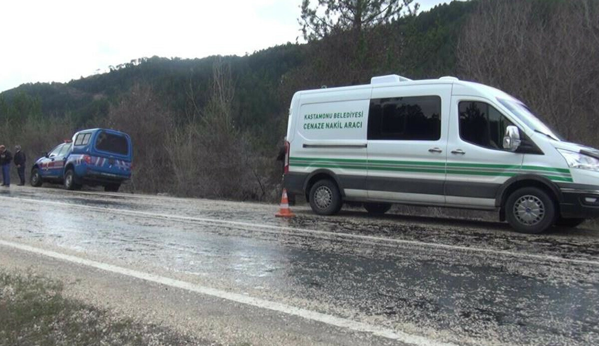 Bayram günü facia! Ziyarete gidenlerin bulunduğu otomobil takla attı: 1 ölü, 4 yaralı Bayram günü facia! Ziyarete gidenlerin bulunduğu otomobil takla attı: 1 ölü, 4 yaralı