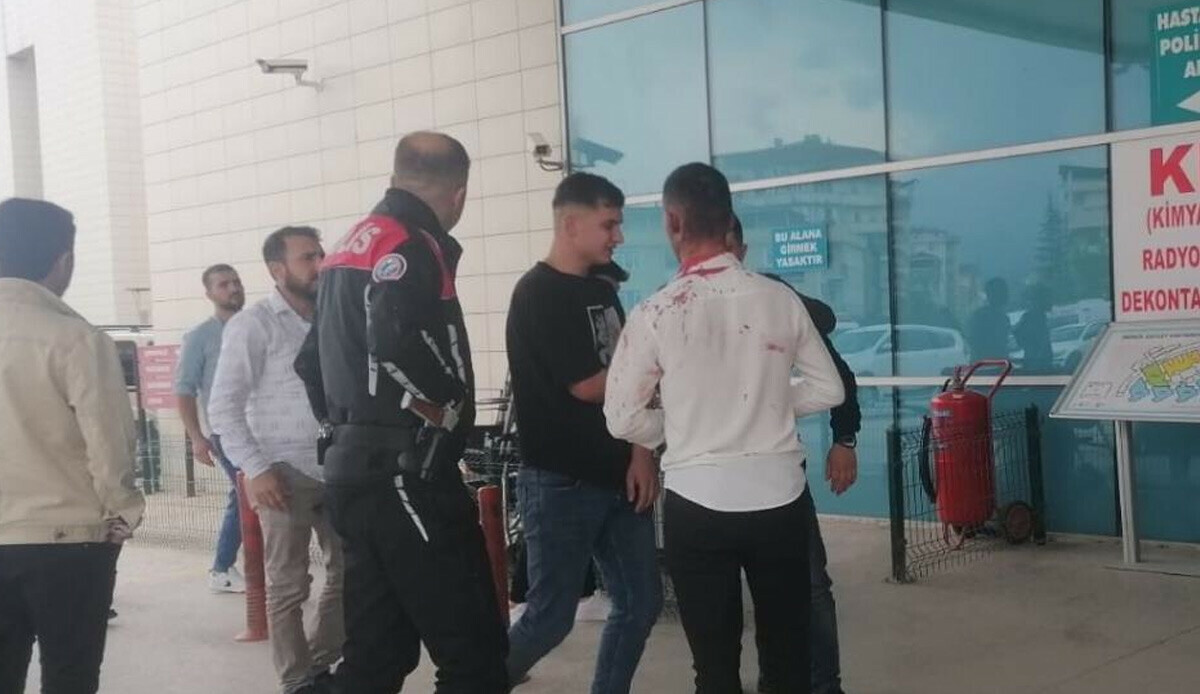 Bayramlaşma kanlı bitti! Gençler birbirine girdi, taşlar ve sopalar havada uçuştu: 10 yaralı