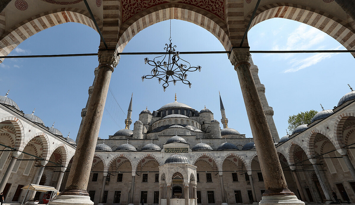 İstanbul'un kalbindeki 406 yıllık mühür Sultanahmet Camii'ne hasret bitti: 5 yılın ardından ibadete açıldı - GÜNDEM