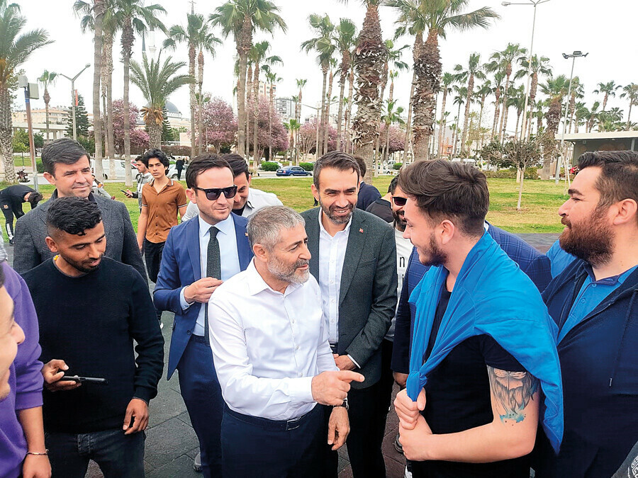 Bakan Nureddin Nebati: Ailemle vakit geçirmek en büyük hazinem Bakan Nureddin Nebati: Ailemle vakit geçirmek en büyük hazinem