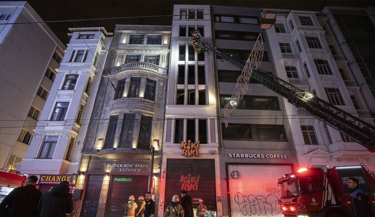 Son dakika! İstiklal Caddesi&#039;nde 6 katlı otelde yangın