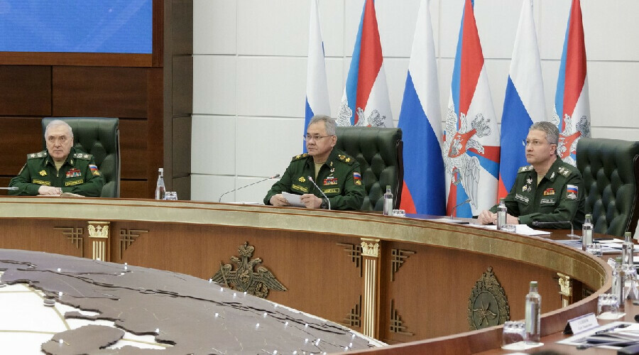 Rusya'nın askeri maceraları: Bir yanda savaş diğer yanda tatbikat