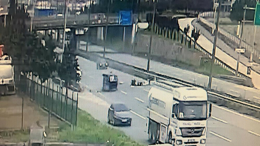 Bayram ziyaretine giden aile kaza yaptı: 8 yaralandı, o anlar kamerada