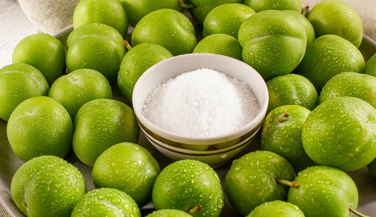 Yıllardır sağlığımızla oynamışız… Eriği tuzlayarak yiyenler dikkat!