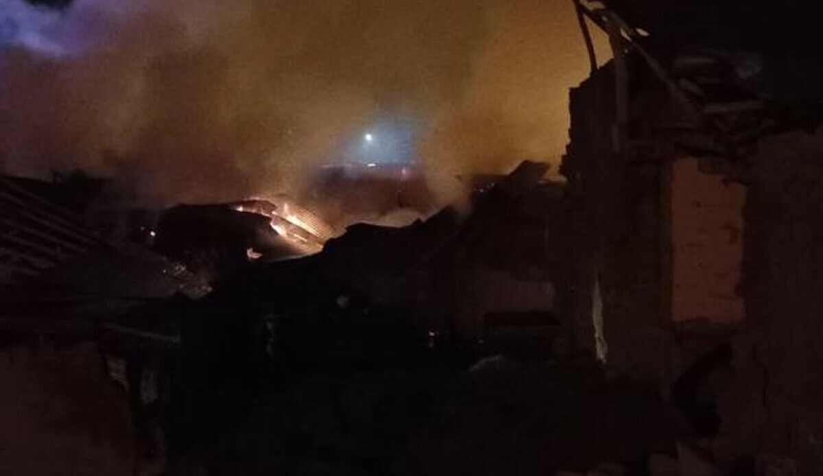 Traktörde yangın çıktı, köy resmen kül oldu! Evler, ahırlar ve samanlıklar yandı