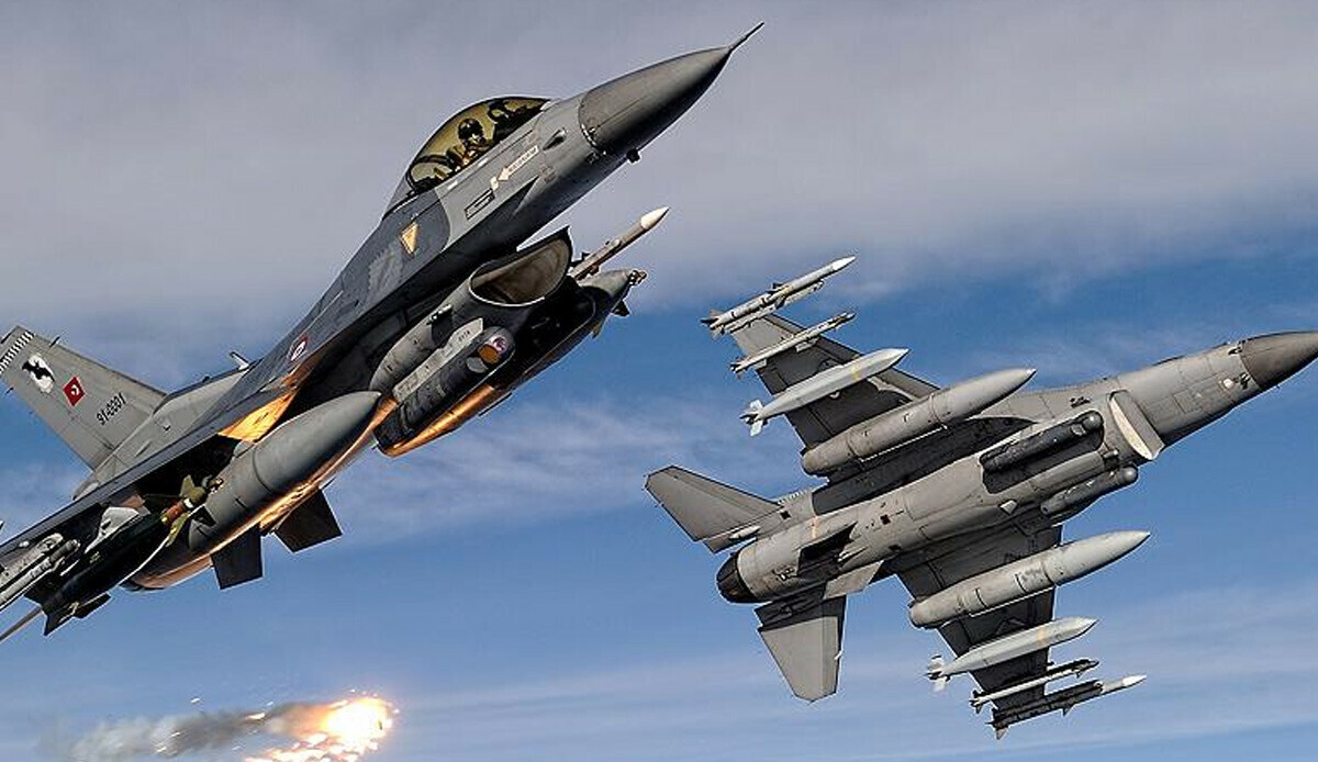 Kuzey Irak'ta Pençe-Kilit'le teröre hava harekatı ile! 3 terörist etkisiz Kuzey Irak'ta Pençe-Kilit'le teröre hava harekatı ile! 3 terörist etkisiz