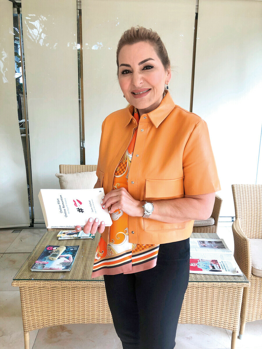 Sanal aşklar yuva yıkıyor! Online flört aile yapısını dinamitliyor