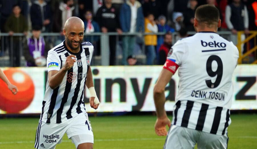 ÖZET I Ümraniyespor - Beşiktaş (0-2) Kartal takibini Redmond & Aboubakar'la sürdürdü