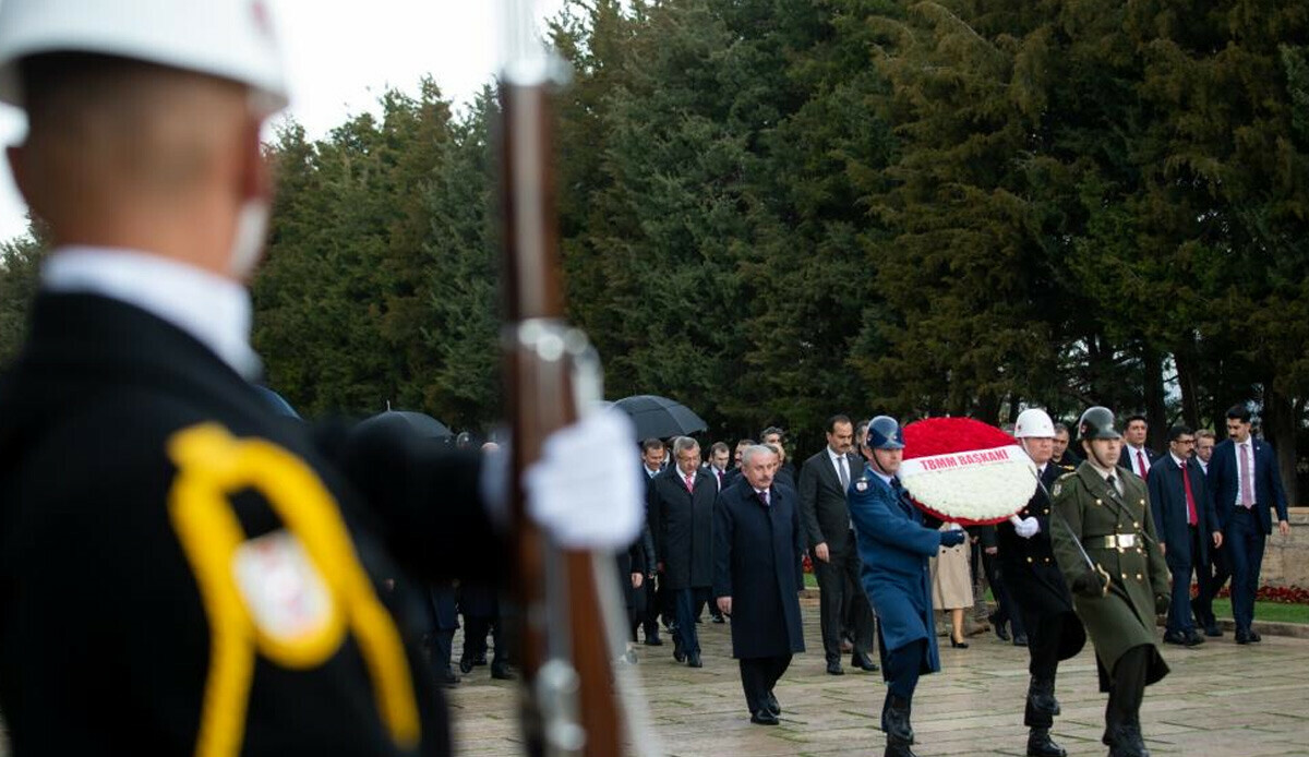 TBMM'deki törenin ardından Şentop ve devlet erkanı Anıtkabir'de! Gazi Meclis 103. yaşında TBMM'deki törenin ardından Şentop ve devlet erkanı Anıtkabir'de! Gazi Meclis 103. yaşında