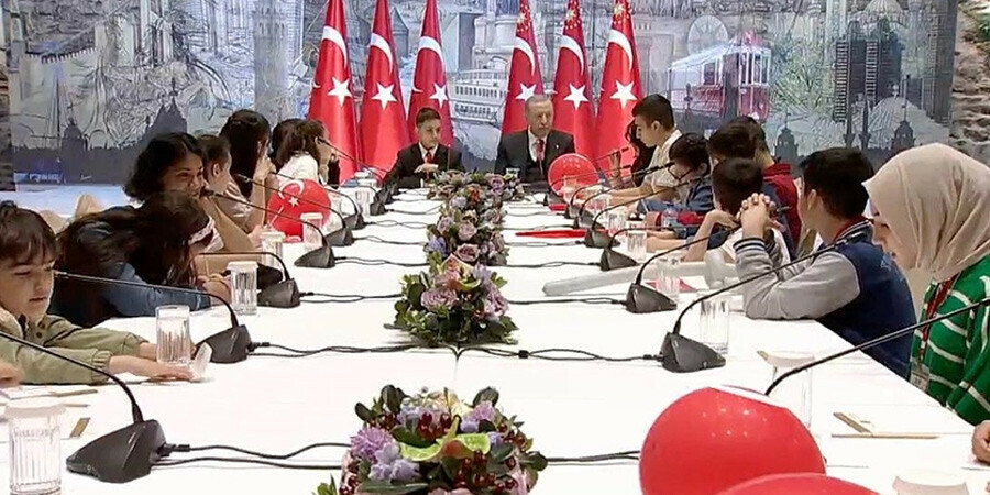 Son dakika: Cumhurbaşkanı Erdoğan depremzede çocuk bakanları kabul etti! Son dakika: Cumhurbaşkanı Erdoğan depremzede çocuk bakanları kabul etti!