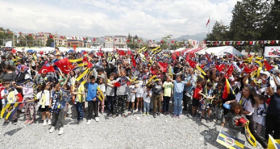 Ali Koç ve Volkan Demirel 23 Nisan’da depremzede çocuklar için Hatay’da