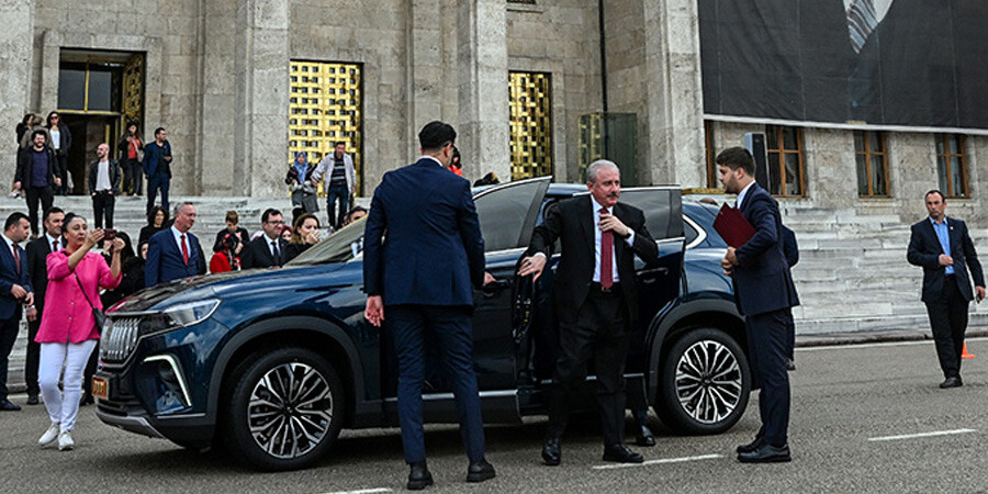Şentop'tan TBMM'de Togg turu: Rahat, konforlu, sessiz çabuk hızlanan bir araç