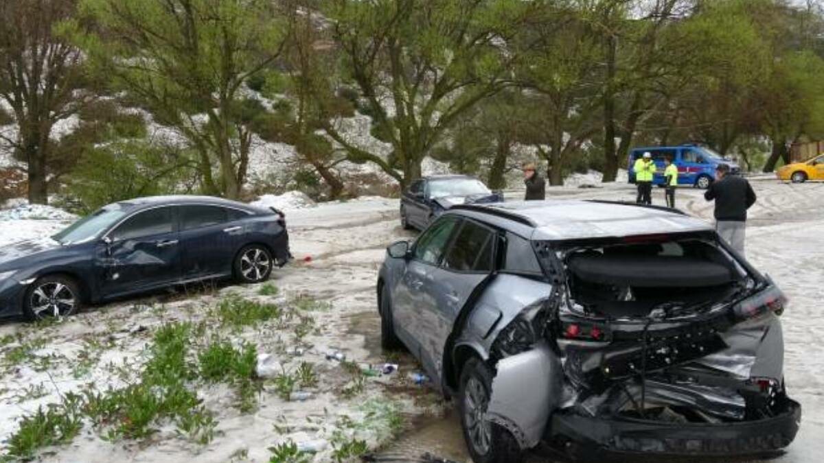 Şiddetli dolu yağışı trafik kazasına neden oldu: Çok sayıda yaralı var Şiddetli dolu yağışı trafik kazasına neden oldu: Çok sayıda yaralı var