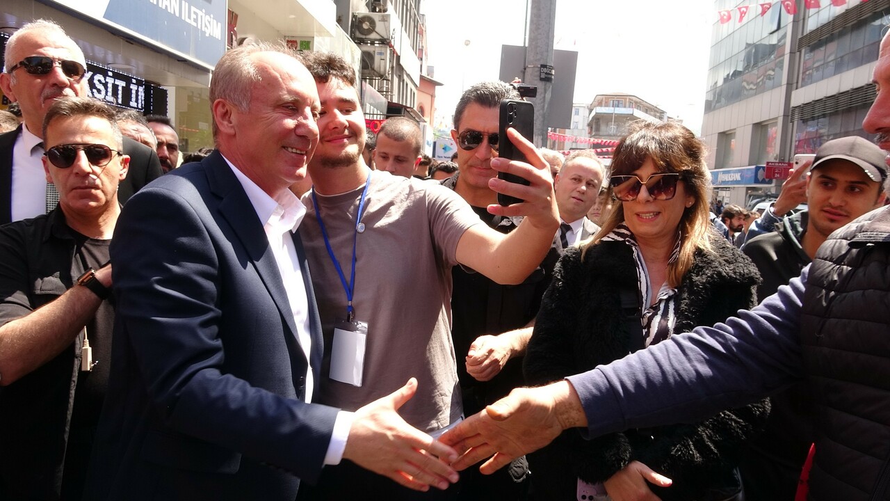 İnce'den, 'AK Parti'nin polisi nasıl sizi koruyor' diye soran vatandaşa tokat gibi cevap İnce'den, 'AK Parti'nin polisi nasıl sizi koruyor' diye soran vatandaşa tokat gibi cevap