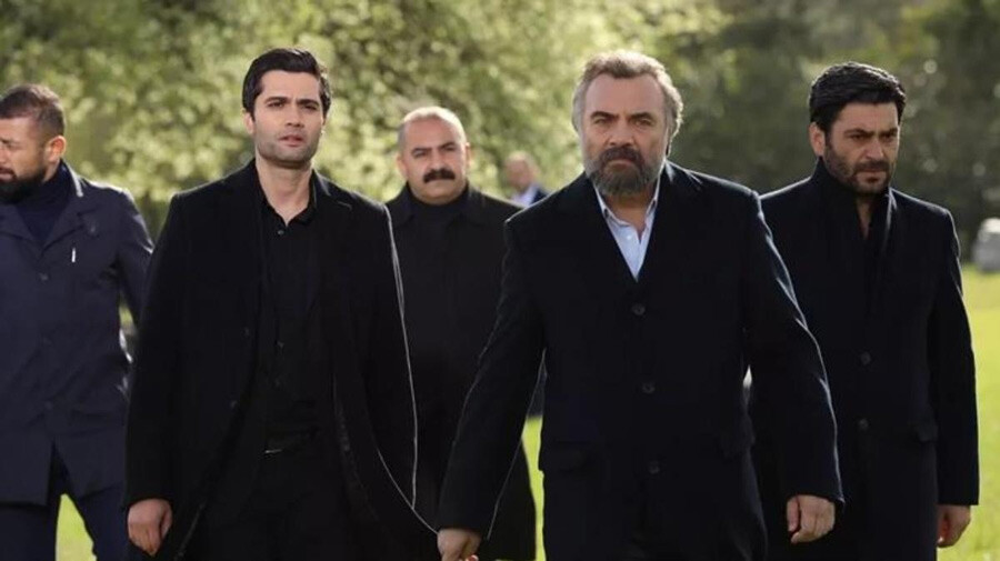 Sürpriz proje! Eşkıya Dünyaya Hükümdar Olmaz ekibi gümbür gümbür geliyor Sürpriz proje! Eşkıya Dünyaya Hükümdar Olmaz ekibi gümbür gümbür geliyor